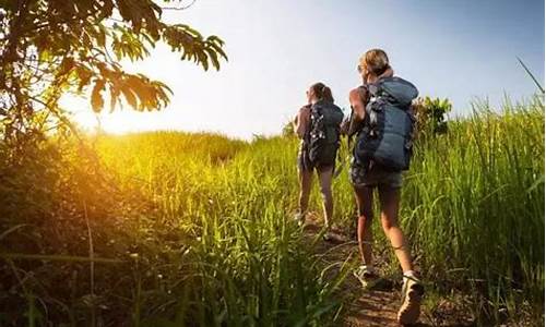 跟团旅游与自由行差别大吗_跟团旅游与自由行差别大吗